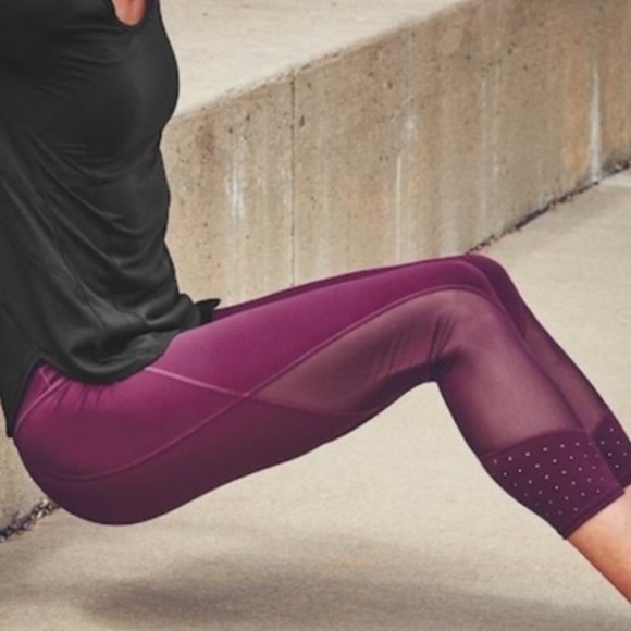 Athleta Sonar Mesh Maroon Cropped 